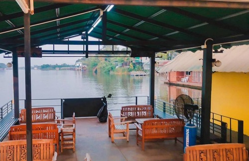 Ban Tai Boat Rental | 22 m² Houseboat ∙ 10 guests