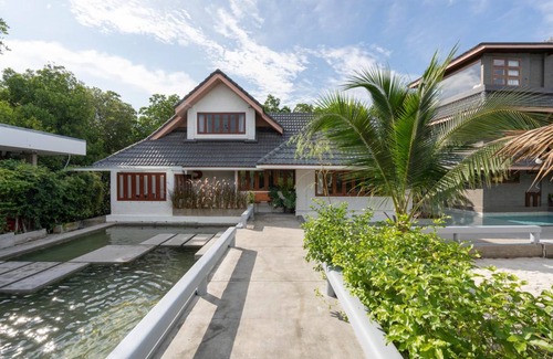 Laem Phak Bia Hotel | 235 m² Hotel ∙ 5 bedrooms ∙ 15 guests