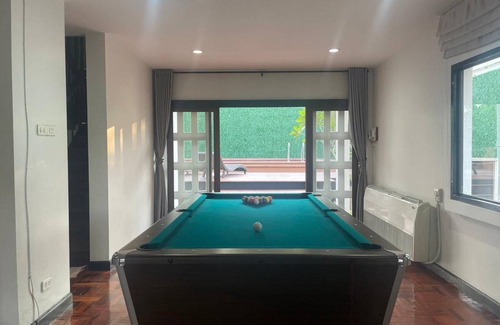 Phra Khanong Villa | 237 m² Villa ∙ 4 bedrooms ∙ 12 guests