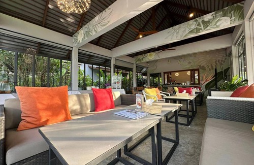 Amphawa Hotel | 250 m² Hotel ∙ 2 bedrooms ∙ 6 guests