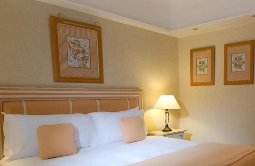 Trade Center House | 3 Bedroom Near World Trade Centre