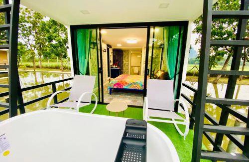 Khao Yoi Boat Rental | 32 m² Houseboat ∙ 1 bedroom ∙ 2 guests