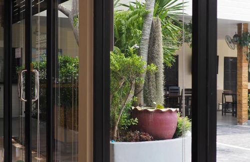 Na Chom Thian Hotel | 320 m² Motel ∙ 11 bedrooms ∙ 127 guests