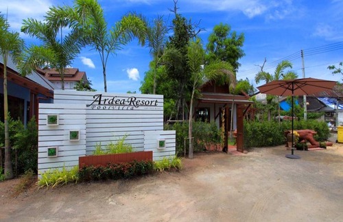 Amphawa Resort | 35 m² Resort ∙ 5 guests