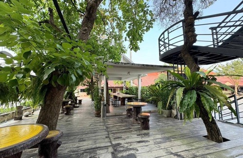 Nakhon Sawan Hotel | 40 m² Hotel ∙ 4 guests