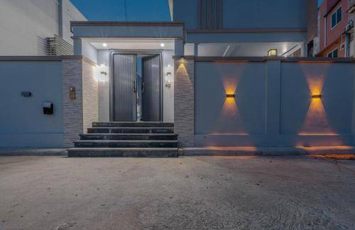 Na Kluea Villa | 450 m² Villa ∙ 4 bedrooms ∙ 12 guests