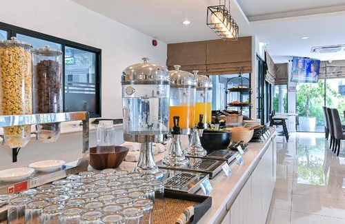 Bang Phlat Hotel | 88 m² Hotel ∙ 2 bedrooms ∙ 7 guests