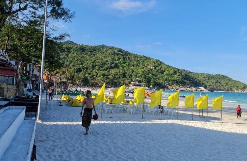 Haad Rin Hostel | Almost Famous Hostel