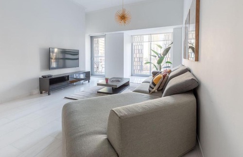 Dubai Marina Apartment | Astonishing 1BR in Fabulous Cayan Tower
