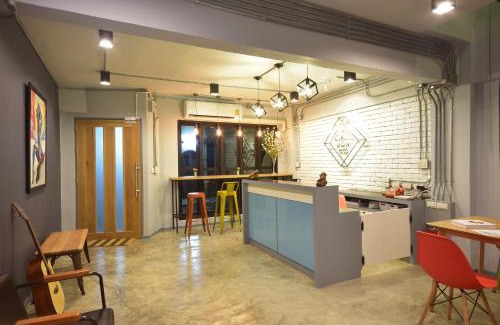 Silom Hostel | Bangkok Silom chat box hostel