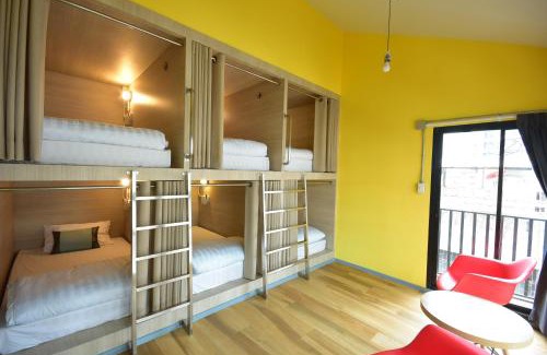 Silom Hostel | Bangkok Silom chat box hostel