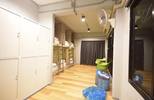 Silom Hostel | Bangkok Silom chat box hostel