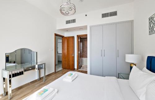 Business Bay Apartment | Beautiful Chic 1 Bedroom in Business Bay - Amna Tower