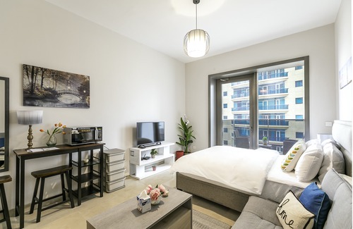 Dubai Marina Hotel | Beautiful Studio Apartment in Sparkle Towers