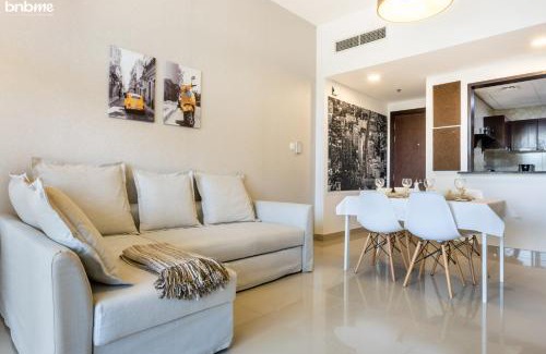 Dubai Sports City Apartment | bnbmehomes - The Medalist