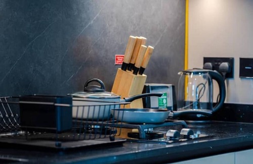 Dubai Production City Apartment | Breezy Dubai Evenings: Chic Studio in MYKA, IMPZ