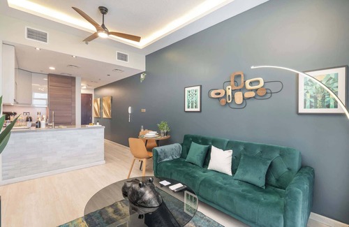 Dubai Apartment | Calm 1-Bedroom With Relaxing Balcony Atmosphere in Liwan