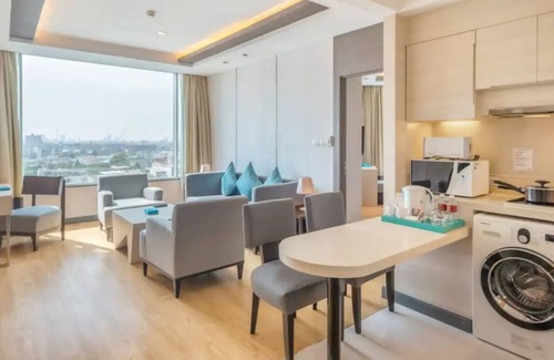 Phra Khanong Nuea Apartment | Charming Sky Bay Suite near BTS Phrakanong 简约迷人房近轻轨站 U2