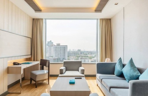 Phra Khanong Nuea Apartment | Charming Sky Bay Suite near BTS Phrakanong 简约迷人房近轻轨站 U10