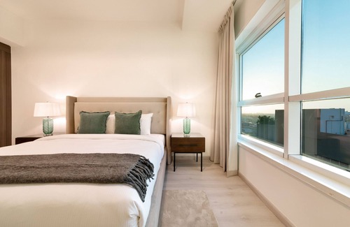 Trade Center Apartment | Charming Apt close to Dubai Future Museum & DIFC