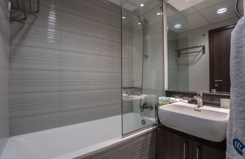 Dubai Marina Apartment | Charming Marina Views Home Steps From The Beach