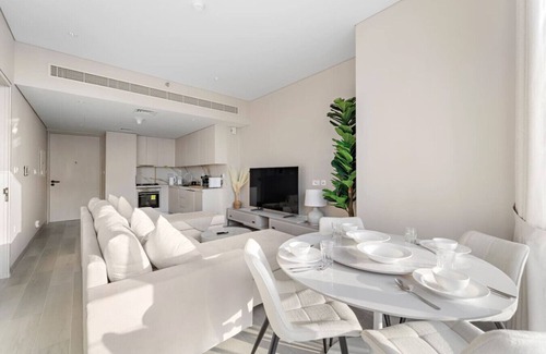 Jabal Ali 2 Apartment | Chic 1BR Stay in Dubai Marina | Modern Unit Near Mall, Pool, Gym & Waterfront