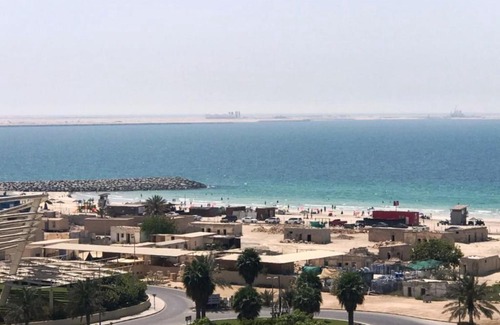 Al Khan Apartment | Chic Suite Close To Sharjah Beach and Aquarium