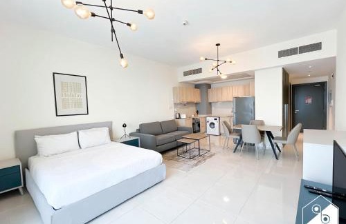 Business Bay Apartment | City-View Studio in AG Tower l Pool & Gym Access