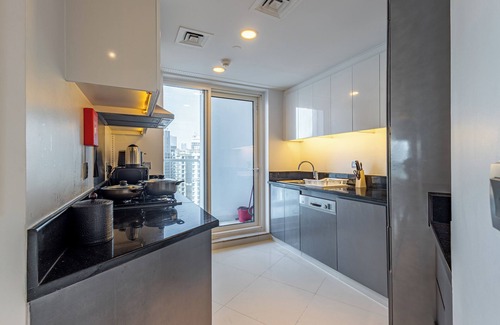 Business Bay Apartment | Deluxe 1BR Business Bay| Burj Khalifa & Canal View| Gym&Poolnn