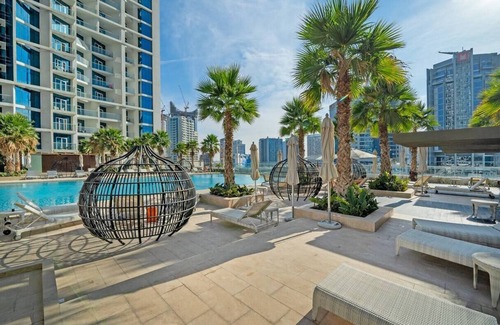 Business Bay Apartment | Deluxe Studio Business Bay | Canal Views | Gym & Pooln