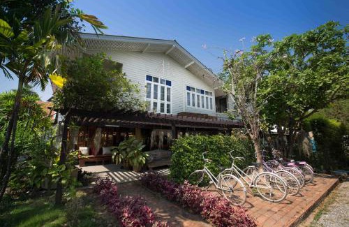 Mueang Kao Hostel | Dorm of Happiness by Tharaburi Resort