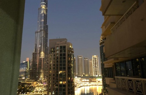 Downtown Dubai Apartment | Downtown Boulevard one bedroom Apt in 29 blvd Burj & fountain View Master plus 2 single beds