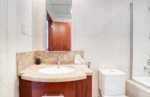 Downtown Dubai Apartment | Downtown Dubai one bed with pool and gym