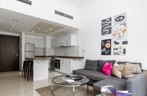 Al Sufouh 2 Apartment | Dream Inn - Cozy 1BR: 10 mins to JBR Beach - 2 mins to Tram
