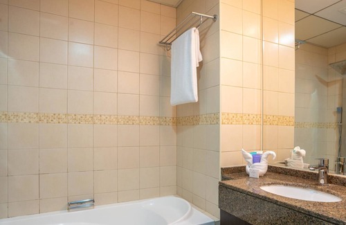 Al Sufouh 2 Apartment | Dream Inn - Cozy 1BR: 10 mins to JBR Beach - 2 mins to Tram