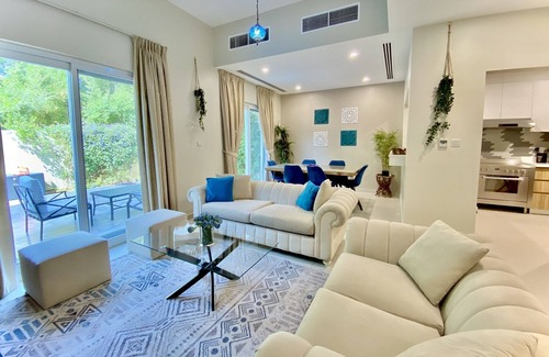 Dubai Villa | Dubai Family Bliss: 3-Bed Gem!