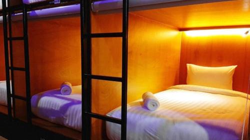 Bur Dubai Hostel | Dubai POD Capsule Hostel Near Sharaf DG & Burjuman Metro Station
