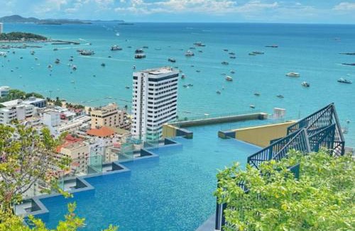 Pattaya Bay Apartment | Edge Central Pattaya SeaView with Infinity Pool & Free Netflix