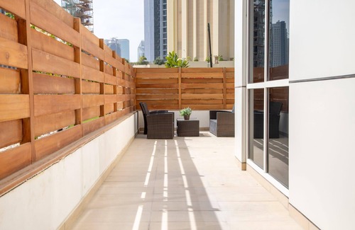 Downtown Dubai Apartment | Elegant 2BR Loft w/Study in Downtown - Sleeps 6!