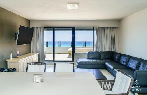Zona Hotelera House | Fabulous Oceanview Suite Access to Beach & Pools