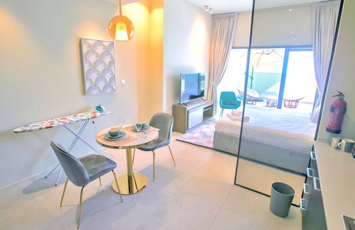 Jumeirah Village Apartment | Fabulous stay Park View - Superior Studio balcony
