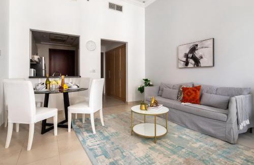 Dubai Sports City Apartment | Frank Porter - Canal Residence