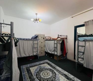 Al Muraqqabat Hostel | Golden Horse