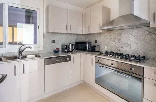 Downtown Dubai Apartment | Gorgeous Modern 2BR + Study in Downtown Dubai