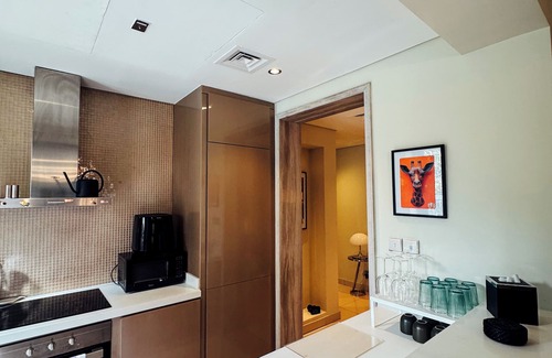 Business Bay Hostel | Grapeful Stay – Luxury Hostel Paramount Tower Business Bay