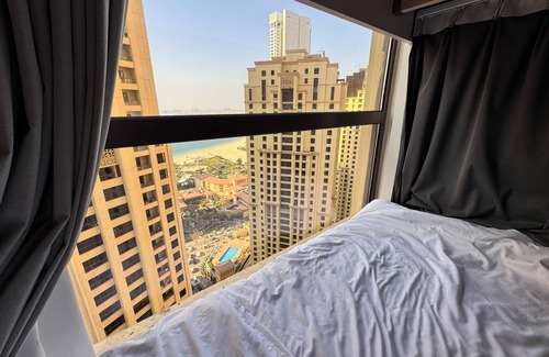 Dubai Marina Hostel | Happy Dom Family