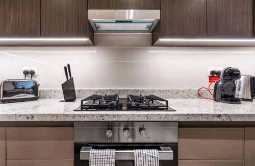 Downtown Dubai Apartment | High-End Chic Apartment, Close to Burj Khalifa