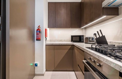 Downtown Dubai Apartment | High-End Chic Apartment, Close to Burj Khalifa