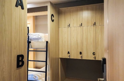 Ratchathewi Hostel | Hostel ∙ 8 guests