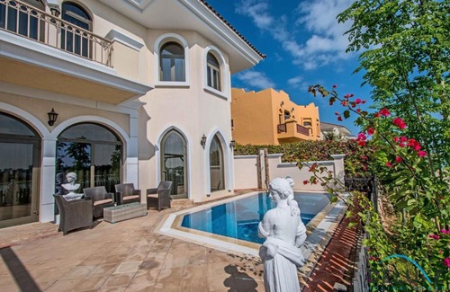 Palm Jumeirah Villa | Iconic 6BR Villa with Private Pool on Palm Jumeirah by Deluxe Holiday Homes
